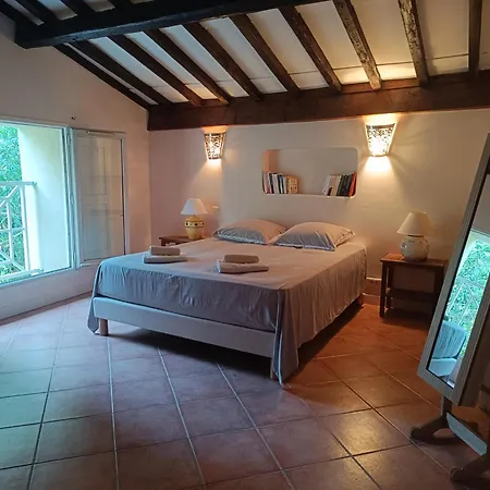 Au Bord De Thau Maison De Charme Et Parc Feriehus